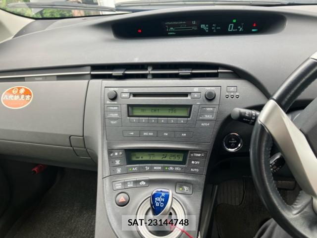 Toyota PRIUS 2010-02 8813458-9