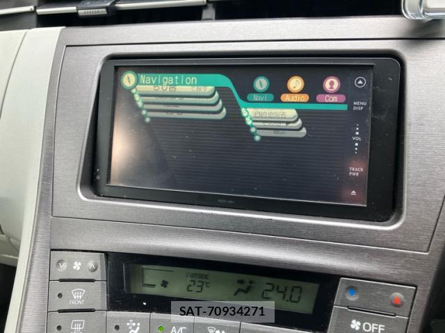 Toyota PRIUS 2011-12 8813466-11