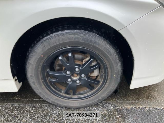 Toyota PRIUS 2011-12 8813466-12