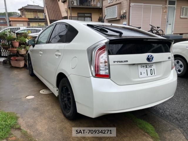 Toyota PRIUS 2011-12 8813466-13
