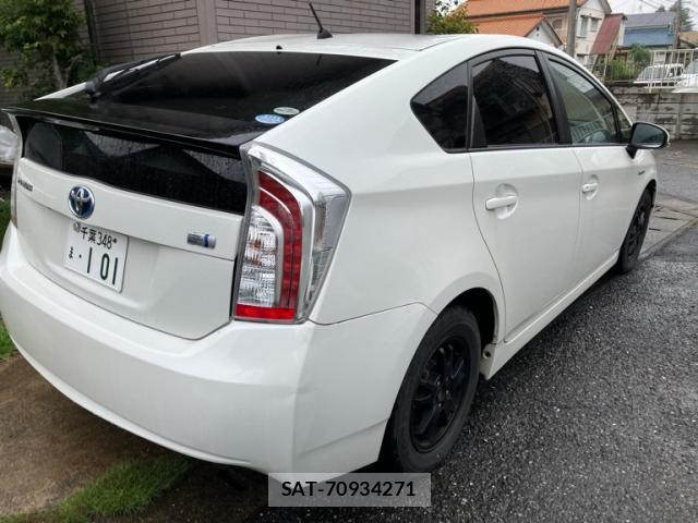 Toyota PRIUS 2011-12 8813466-2