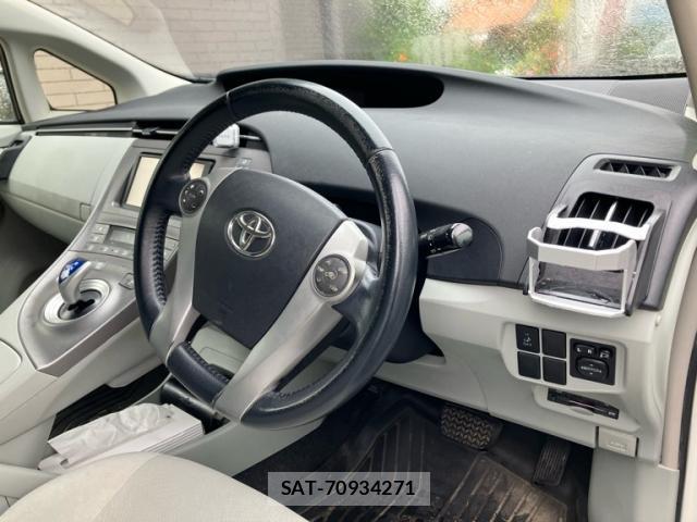 Toyota PRIUS 2011-12 8813466-6