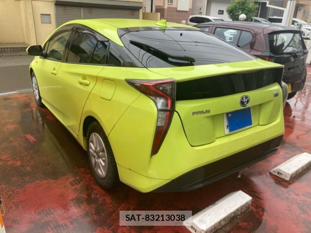 Toyota PRIUS 2016-03 8813487-1