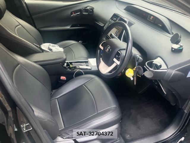 Toyota PRIUS 2017-11 8813553-10