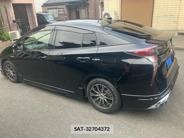 Toyota PRIUS 2017-11 8813553-13