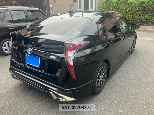 Toyota PRIUS 2017-11 8813553-2