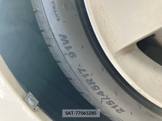 Toyota PRIUS 2010-06 8813575-12
