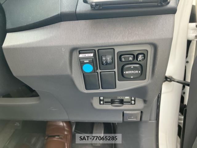Toyota PRIUS 2010-06 8813575-14