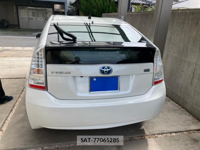 Toyota PRIUS 2010-06 8813575-2