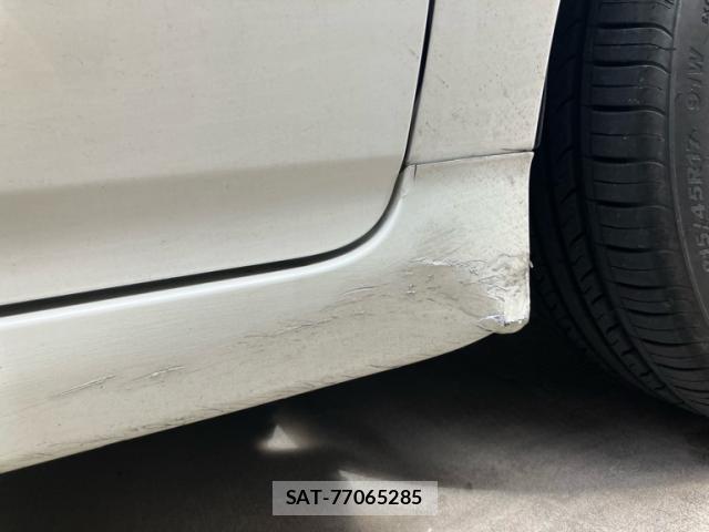 Toyota PRIUS 2010-06 8813575-3