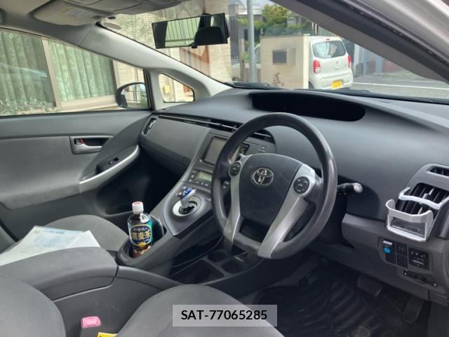 Toyota PRIUS 2010-06 8813575-4