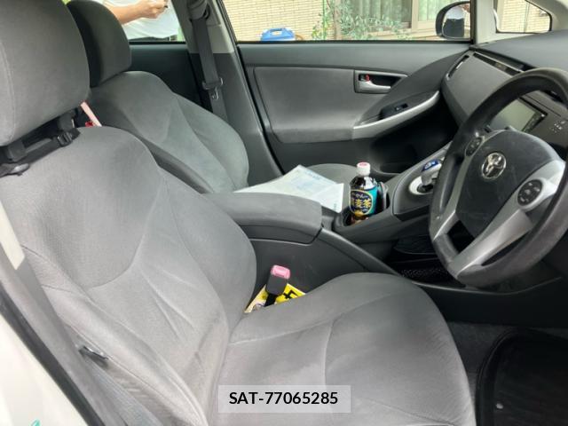 Toyota PRIUS 2010-06 8813575-5