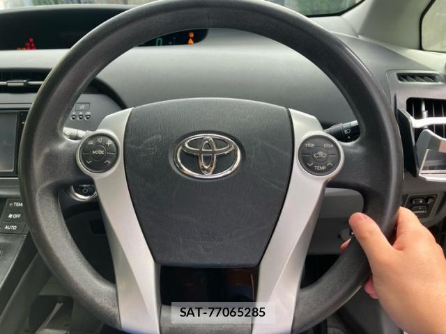 Toyota PRIUS 2010-06 8813575-6