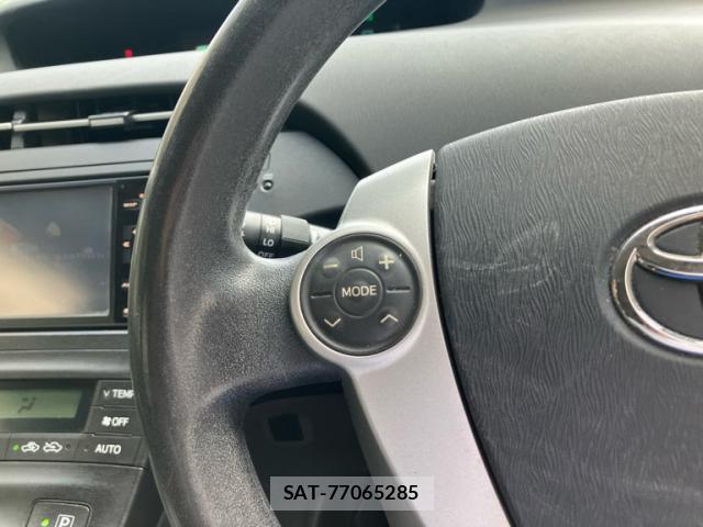 Toyota PRIUS 2010-06 8813575-7