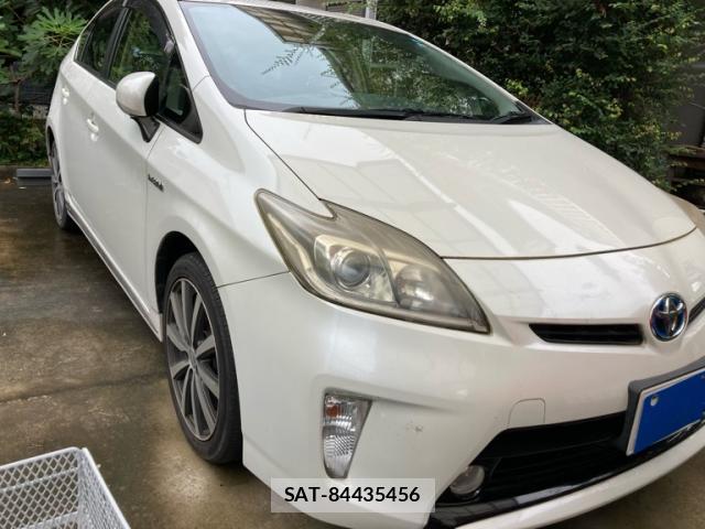Toyota PRIUS 2013-03 8813618-1