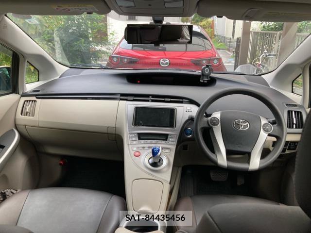 Toyota PRIUS 2013-03 8813618-16