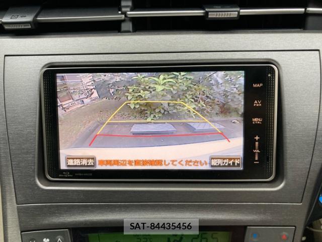 Toyota PRIUS 2013-03 8813618-19