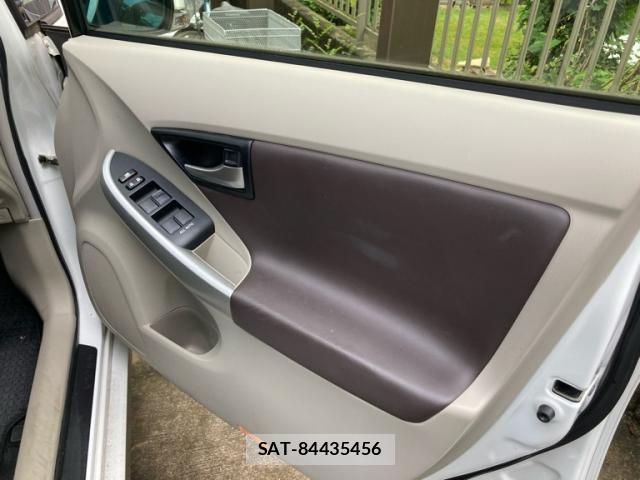 Toyota PRIUS 2013-03 8813618-9