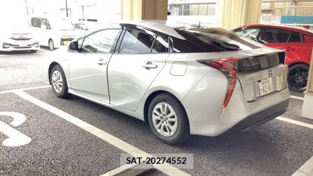 Toyota PRIUS 2018-10 8813732-13