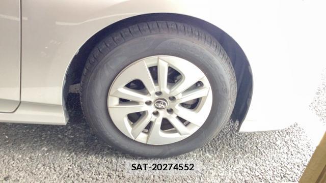Toyota PRIUS 2018-10 8813732-3