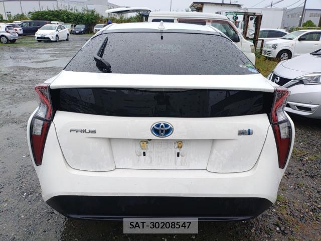 Toyota PRIUS 2018-09 8813765-1
