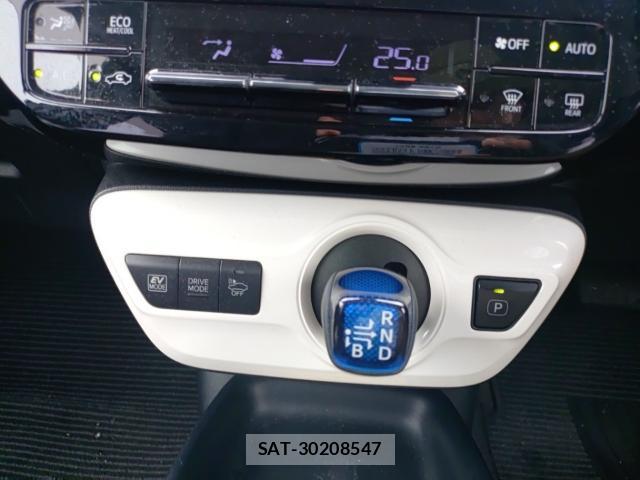 Toyota PRIUS 2018-09 8813765-11