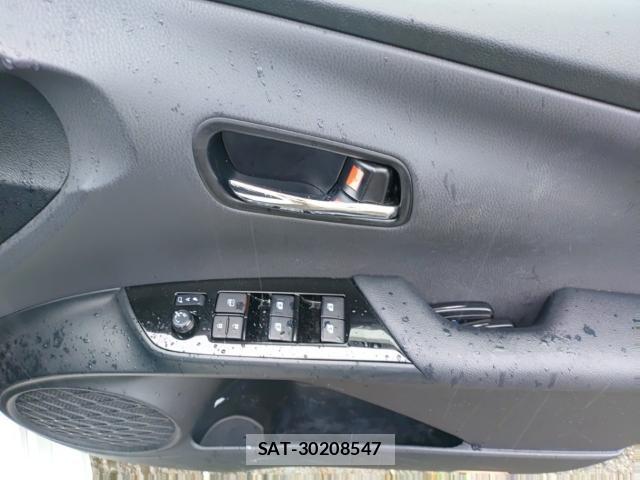Toyota PRIUS 2018-09 8813765-13
