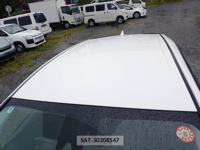 Toyota PRIUS 2018-09 8813765-6