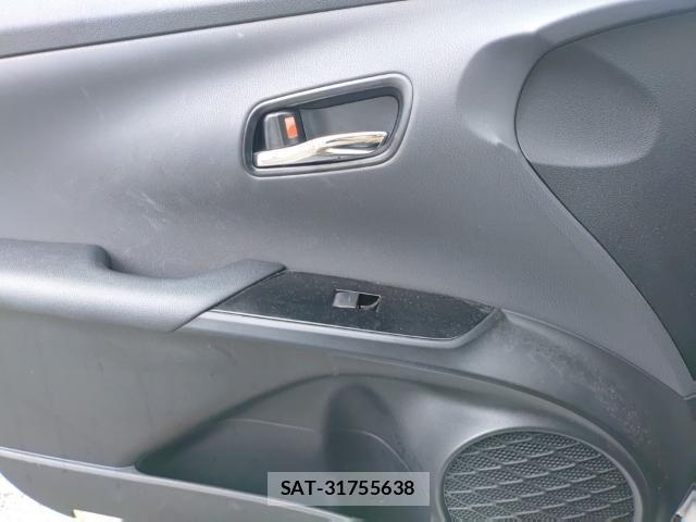 Toyota PRIUS 2019-09 8813769-12