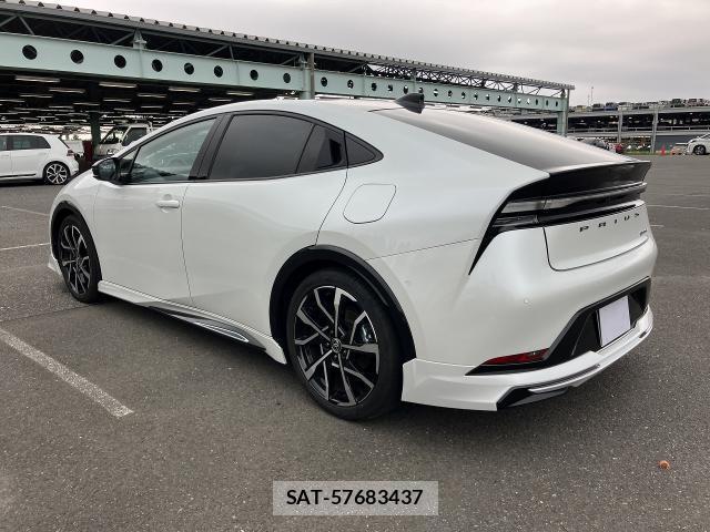 Toyota PRIUS 2024-10 8813927-1