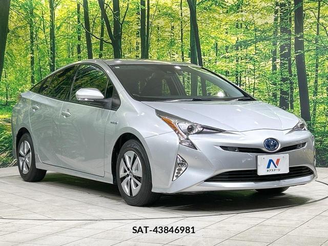 Toyota PRIUS 2016-01 8814113-15