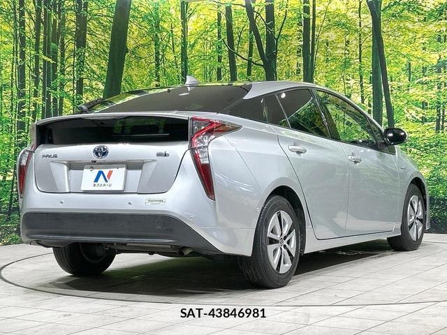 Toyota PRIUS 2016-01 8814113-16