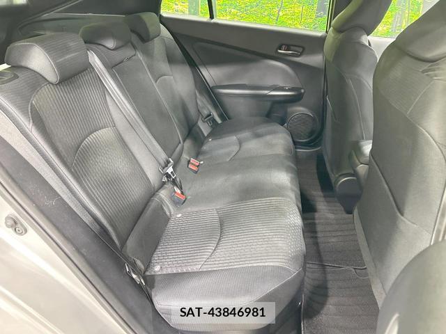 Toyota PRIUS 2016-01 8814113-8
