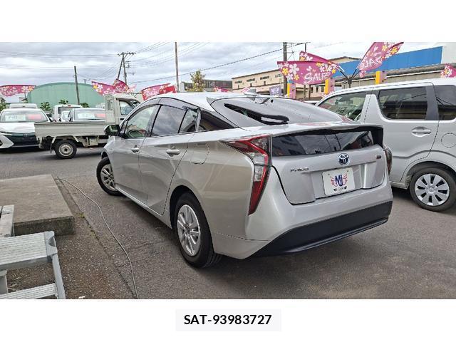 Toyota PRIUS 2017-03 8814212-1