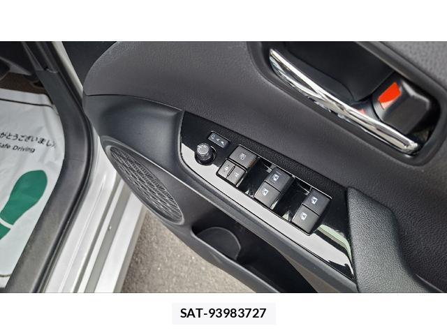 Toyota PRIUS 2017-03 8814212-10