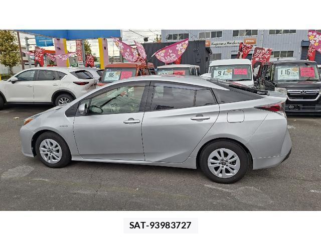 Toyota PRIUS 2017-03 8814212-13