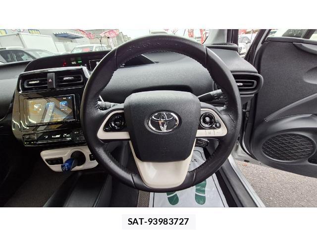Toyota PRIUS 2017-03 8814212-14