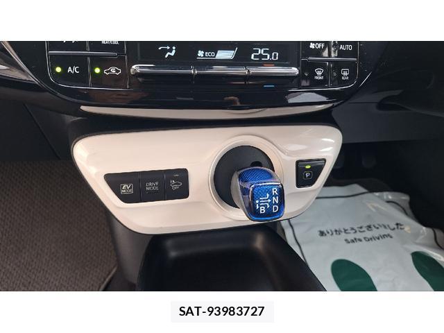Toyota PRIUS 2017-03 8814212-16