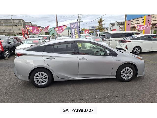Toyota PRIUS 2017-03 8814212-17