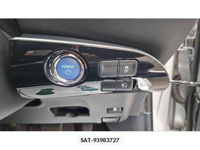 Toyota PRIUS 2017-03 8814212-9
