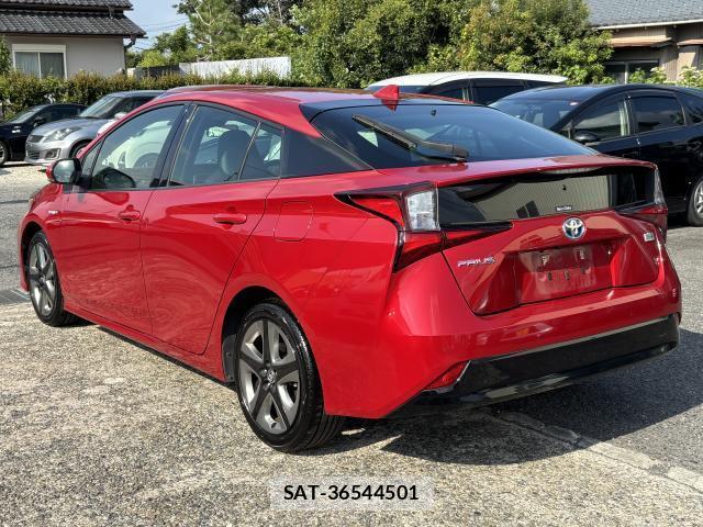 Toyota PRIUS 2020-04 8814262-1