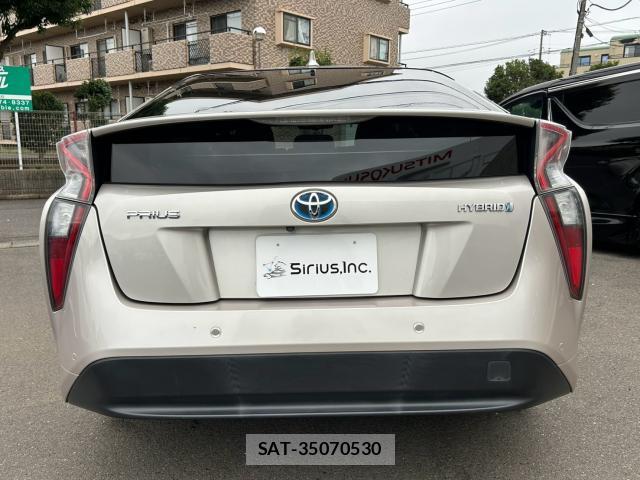 Toyota PRIUS 2016-06 8814343-1