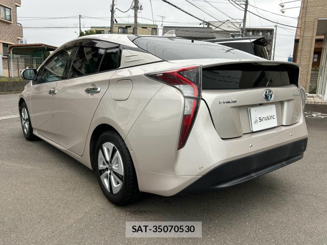 Toyota PRIUS 2016-06 8814343-14