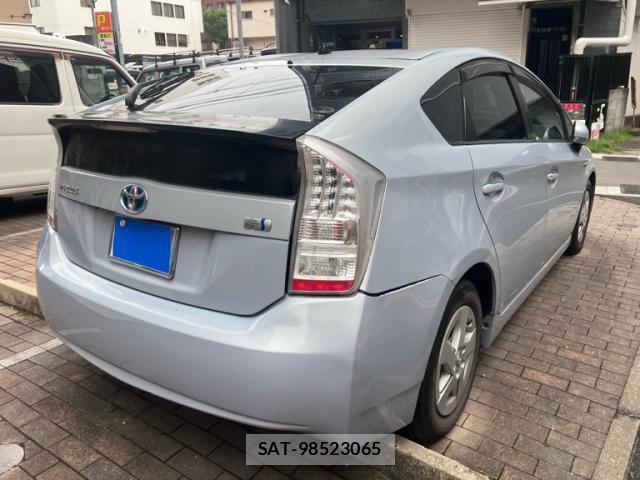 Toyota PRIUS 2011-10 8814352-1