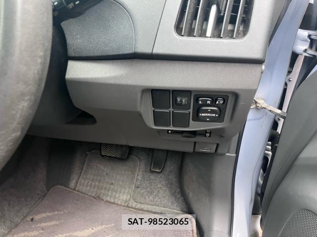 Toyota PRIUS 2011-10 8814352-10