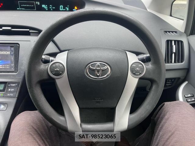 Toyota PRIUS 2011-10 8814352-11