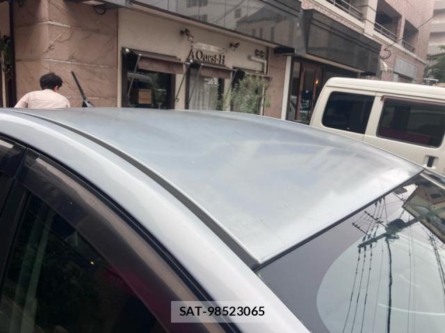 Toyota PRIUS 2011-10 8814352-13