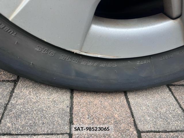 Toyota PRIUS 2011-10 8814352-3