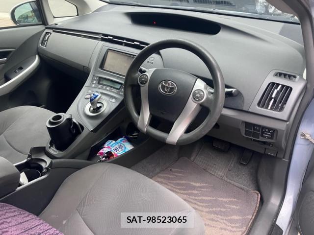 Toyota PRIUS 2011-10 8814352-8