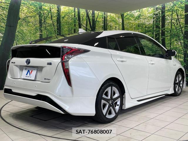 Toyota PRIUS 2016-07 8814406-16